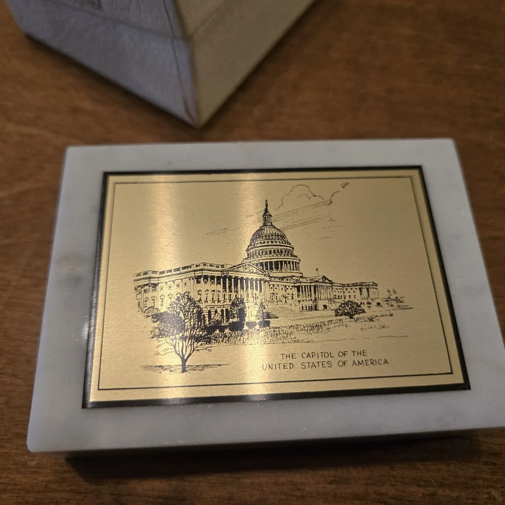 United States Capital Building Paper Weight Marble with Metal plate, vintage - Picture 2 of 7